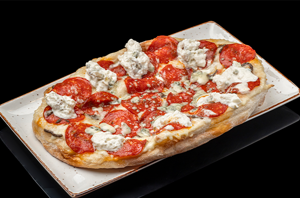 Пицца Римская Салями, страчателла, горгонзола