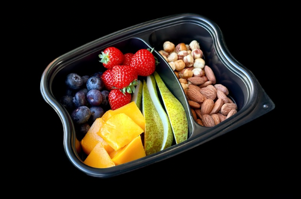 Ассорти из свежих ягод и фруктов