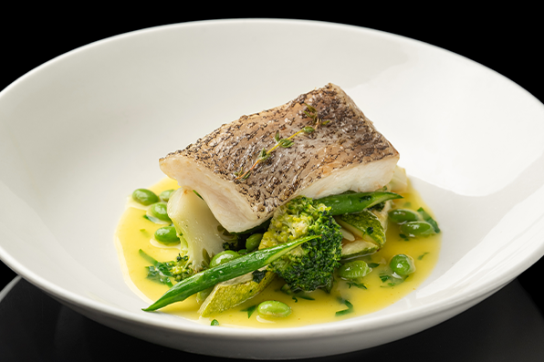 Палтус с зелёными овощами и лимонным соусом