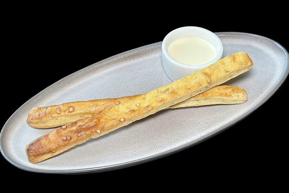Гриссини с пармезановым соусом
