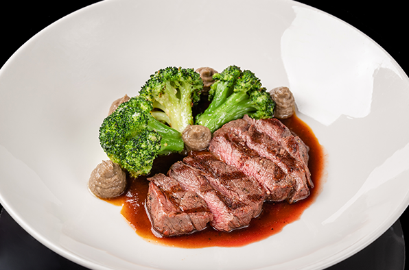 Тальята из вырезки говядины с броколли и кремом тартуфа