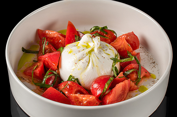 Буррата со спелыми томатами