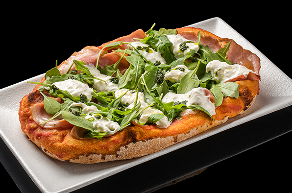 Пицца Римская Страчателла, ветчина, руккола