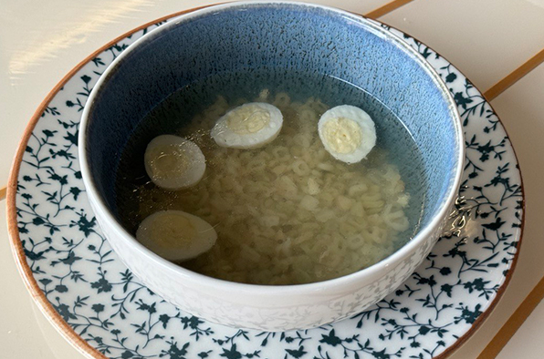 Суп детский с пастой и перепелиным яйцом