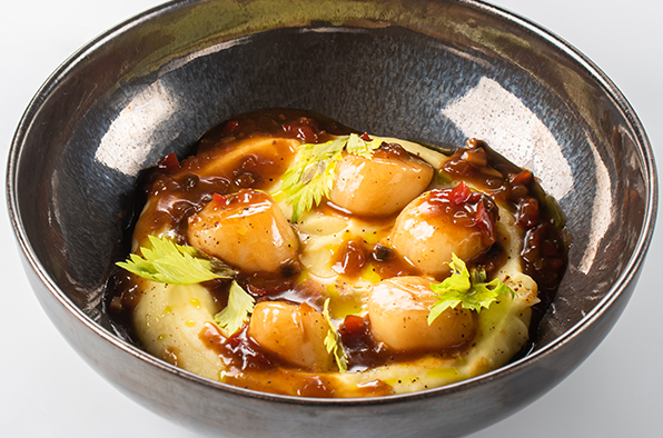 Гребешки в устричном соусе с картофельным пюре