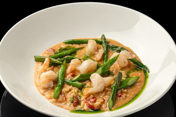 Ризотто с креветками и спаржей в соусе биск