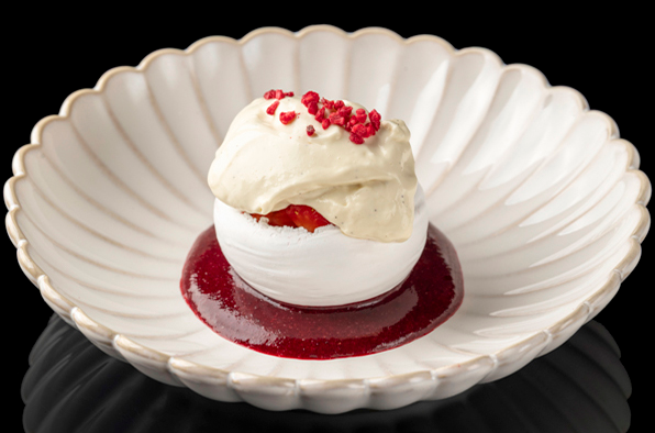 Ягодная Анна Павлова с кремом шантильи