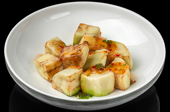 Баклажаны хрустящие с кинзой и сладким соусом чили