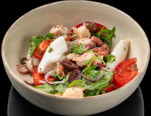 Салат с морепродуктами и рукколой Салат с морепродуктами и рукколой