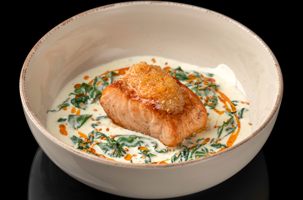 Филе лосося со шпинатом и икрой щуки