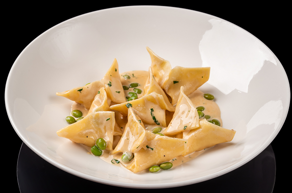 Равиоли с креветками, бобами эдамаме и сливочным соусом терияки