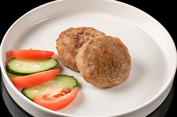 Котлетки мясные с помидорами и огурцами